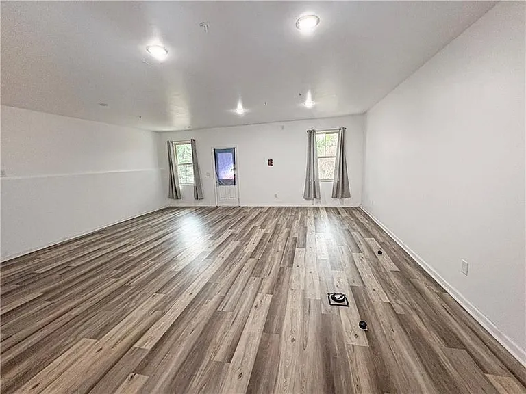 339 Cherryhill Ln #R — Photo 3