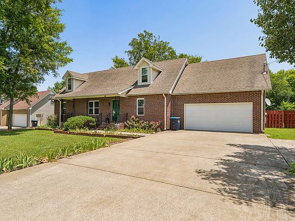 3rd image of 328 Merlin Dr