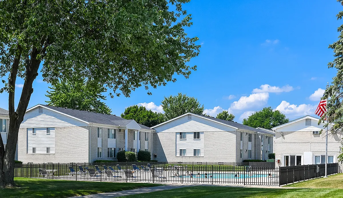 Sterling Park Apartments — Photo 4