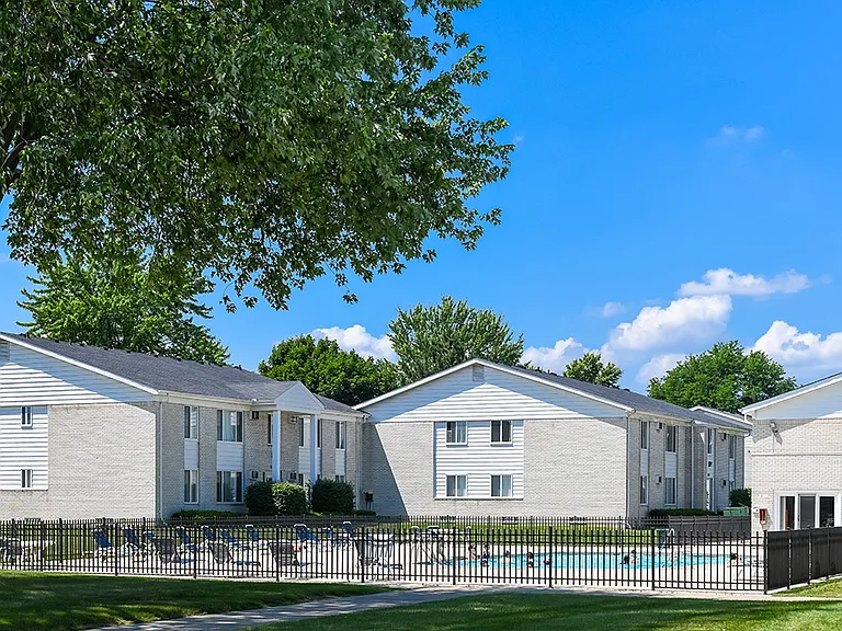 Sterling Park Apartments — Photo 4
