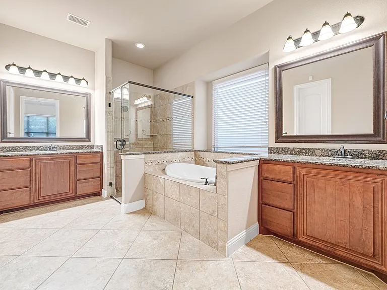 2412 Kemerton Dr — Photo 21