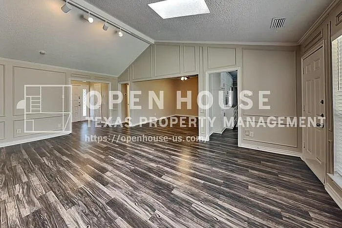 4 bed, 2.5 bath, 2278 sqft, $2,595 — Photo 3