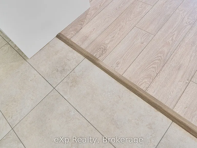 111 Riverside Dr N — Photo 35