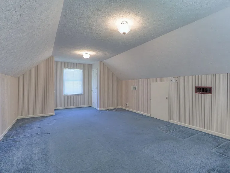 2303 Friendship Dr — Photo 16
