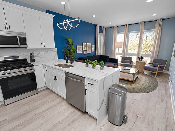 5th image of 1358 S Fairfield Ave #3