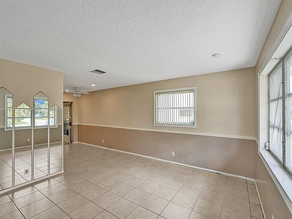 5th image of 4719 Mainland Dr