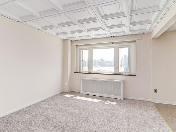 Living Room with AMAZING NEW YORK VIEWS!