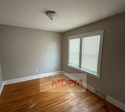 5th image of 14951 Strathmoor St