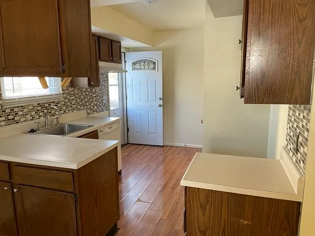 3 bed, 1.5 bath, 1242 sqft, $1,450 — Photo 3