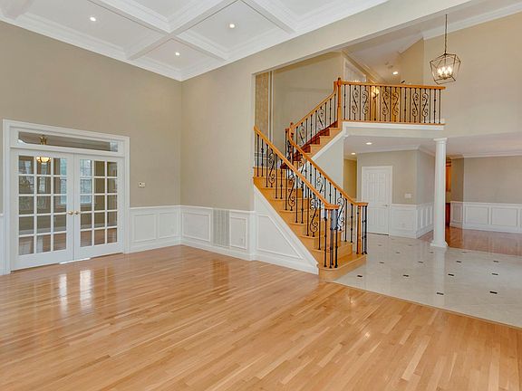 4th image of 114 Elmwood Dr