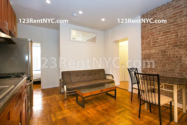 Rented by Chartwell Manhattan Realty | media 17