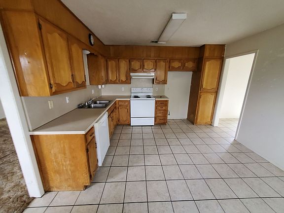 2nd image of 1331 Fox Hollow St