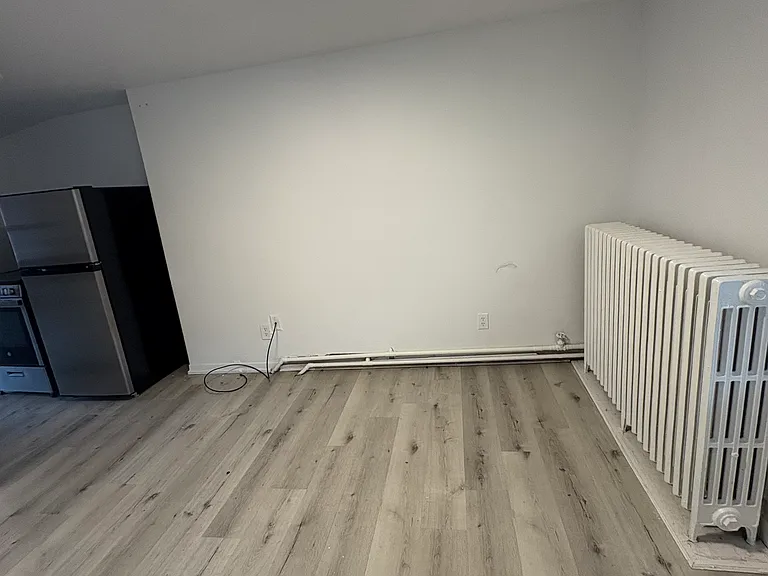220 Gordon St — Photo 9
