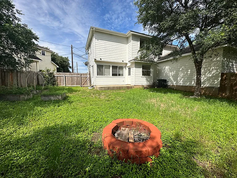 119 Cedargrove St — Photo 9