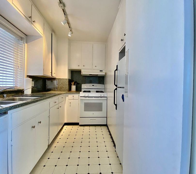 1st image of 980 Green St APT 3