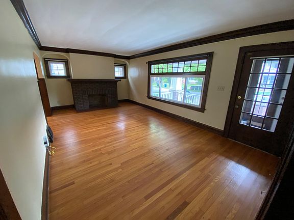 4th image of 2243 Northland Ave Floor 1