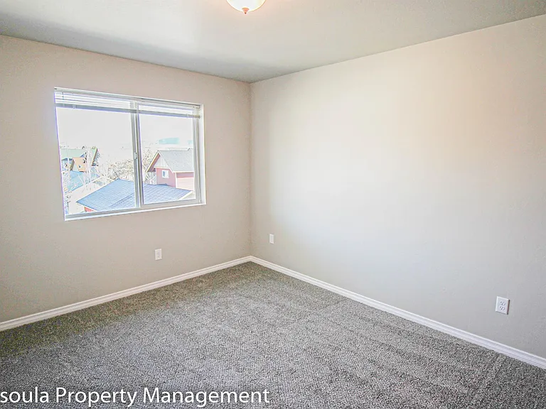 Porter Apts — Photo 13