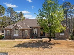 19 Spring Lake Trl NE, White, GA 30184