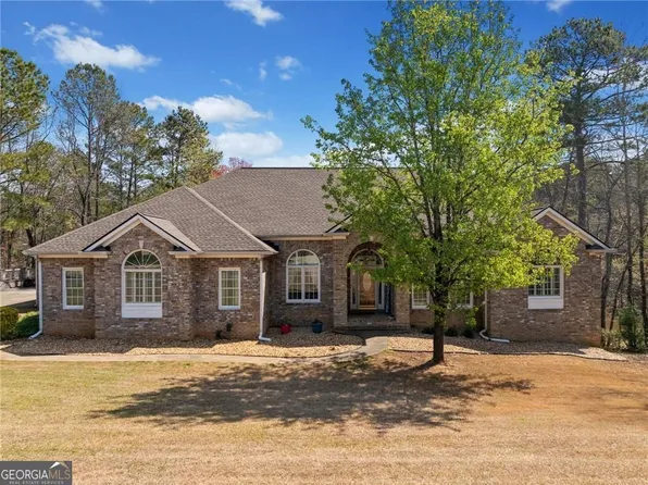 19 Spring Lake Trl NE, White, GA 30184