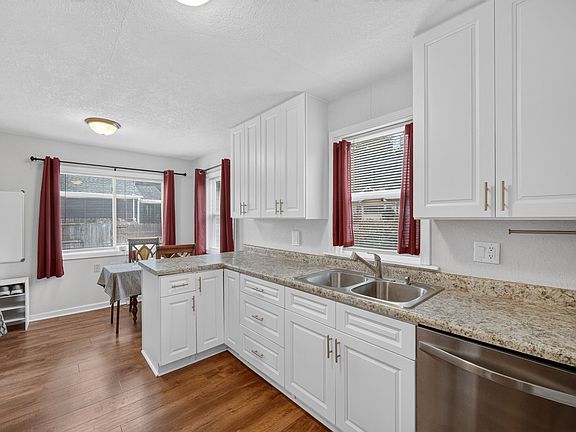 3rd image of 3927 36th St
