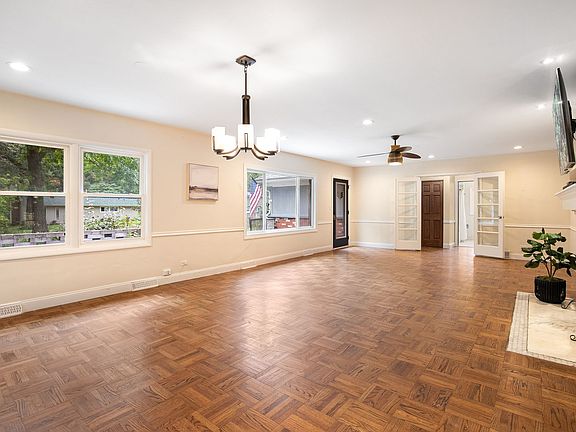 4th image of 1433 Fulton Ave