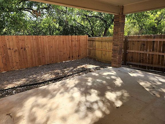 5th image of 2922 Bandbury Oak