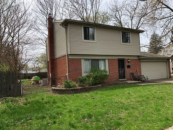 2nd image of 34541 Glover St
