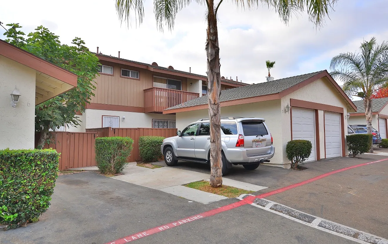 3 bed, 2.5 bath, 1400 sqft, $3,500 — Photo 2