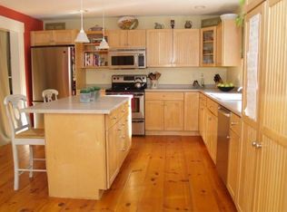 373 Oak Hill Rd, Francestown, NH 03043