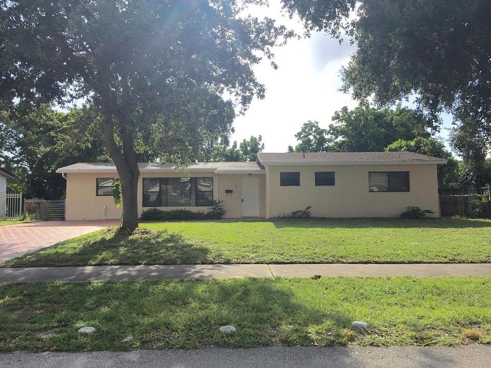 1st image of 19711 NE 12th Ct