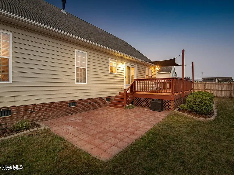 2105 Charity Ln — Photo 14