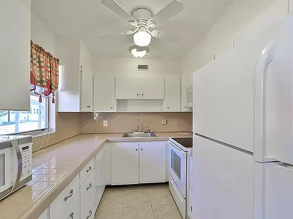 202 Bedford Trl — Photo 2