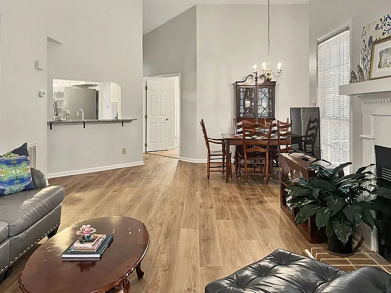 1101 Esher Ct — Photo 4