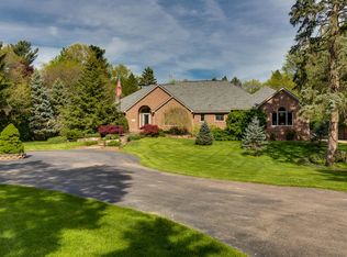5732 N Adams Rd, Troy, MI 48098