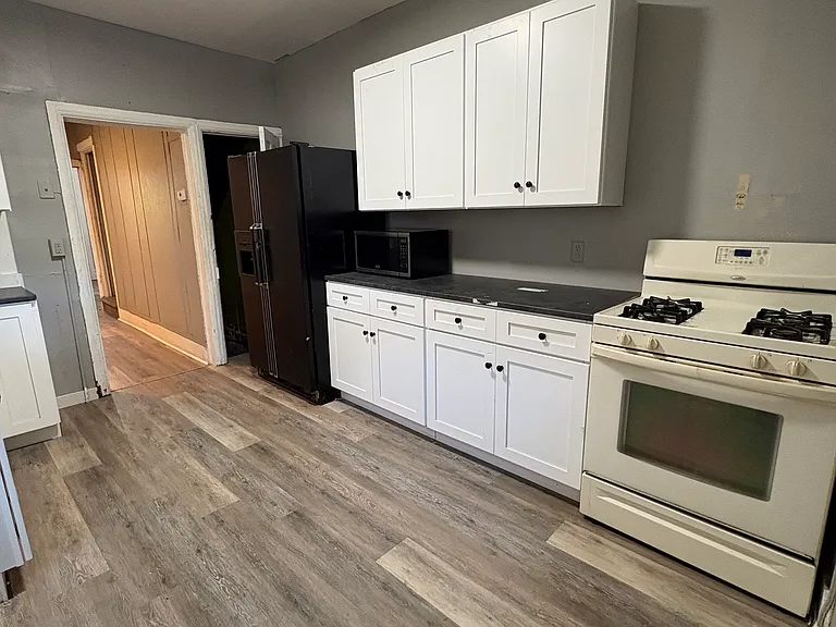 1716 Miller St — Photo 3