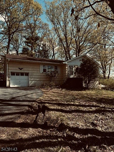 1st image of 264 Carentan Rd