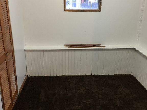3rd image of 2833 Sewell St
