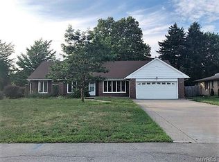 16 Lake Ledge Dr, Buffalo, NY 14221