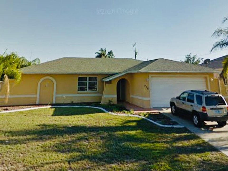 1st image of 916 SE 21st St