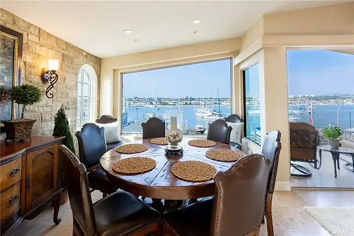900 E Balboa Blvd — Photo 3