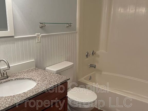 5th image of 90-92 Ford St APT 2