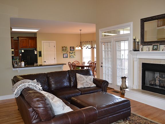 5th image of 15 Benton Clay Ct