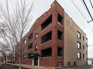 3918 W Roscoe St #1, Chicago, IL 60618