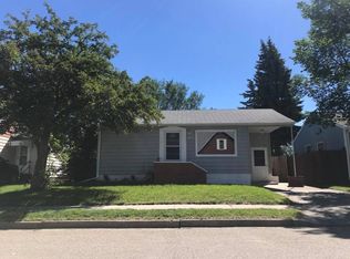805 Park St, Minot, ND 58701