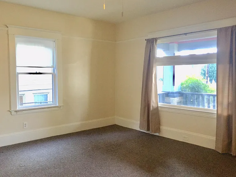 4318 N Vancouver Ave — Photo 9