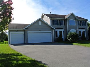 59 Bedfordshire Dr, Henrietta, NY 14467