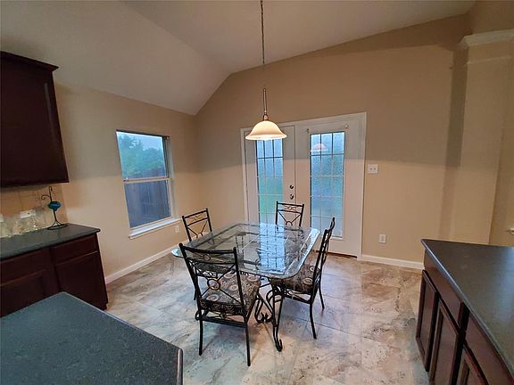 4th image of 617 Magnolia Ln