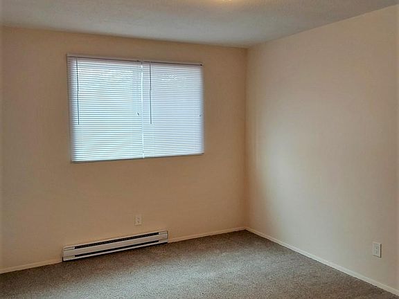 5th image of 575 Rowcliffe Ave