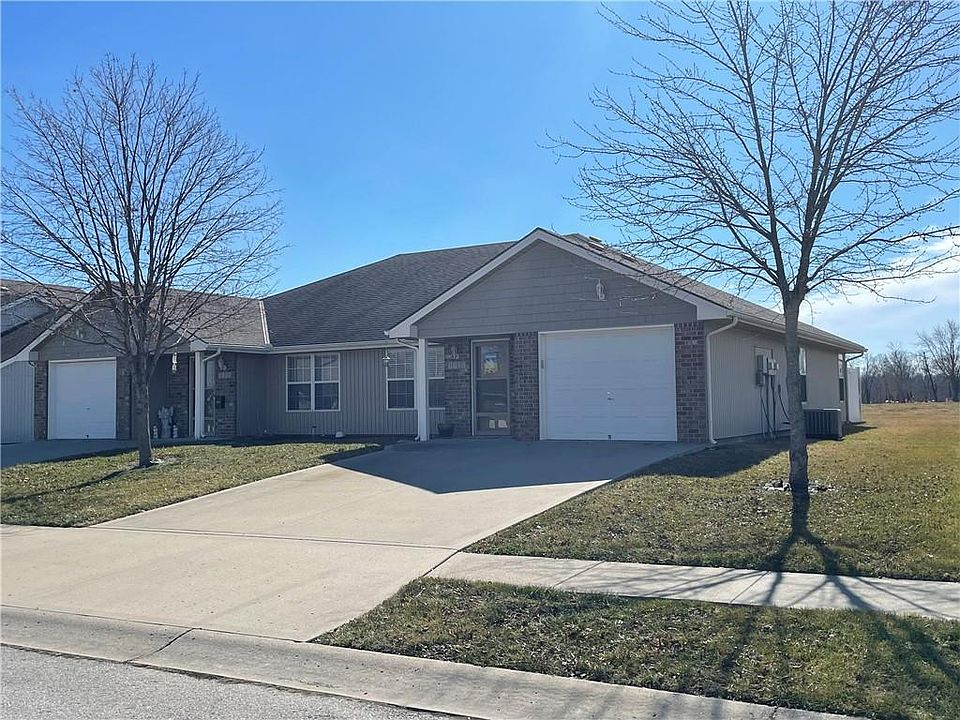 1st image of 1105 & 1107 NW Willow Dr
