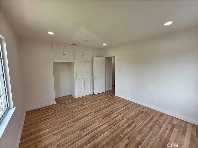 8834 Stansbury Ave — Photo 16